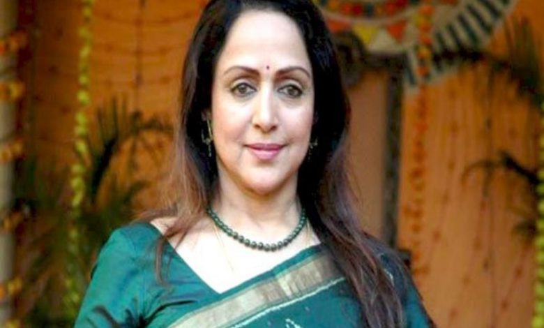 Hema Malini visits Kheer Bhawani temple in Kashmir-Viral video