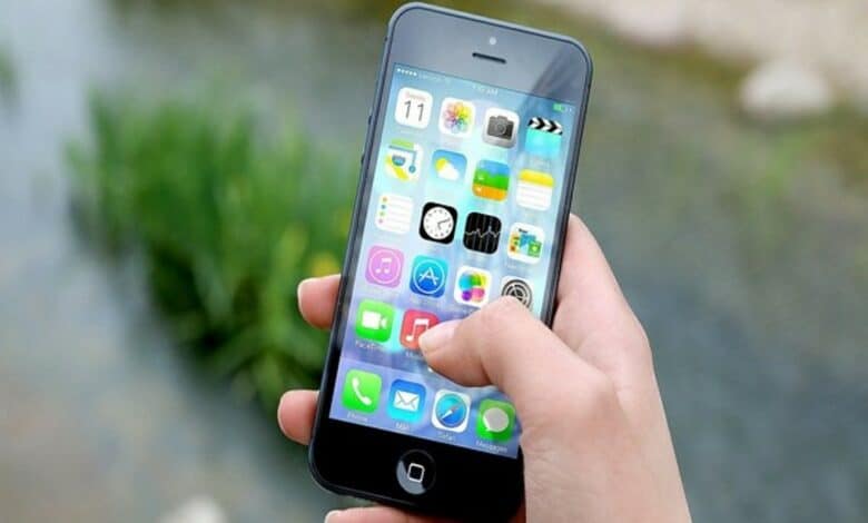 Over 8 in 10 married Indians feel smartphones hurting relationships
