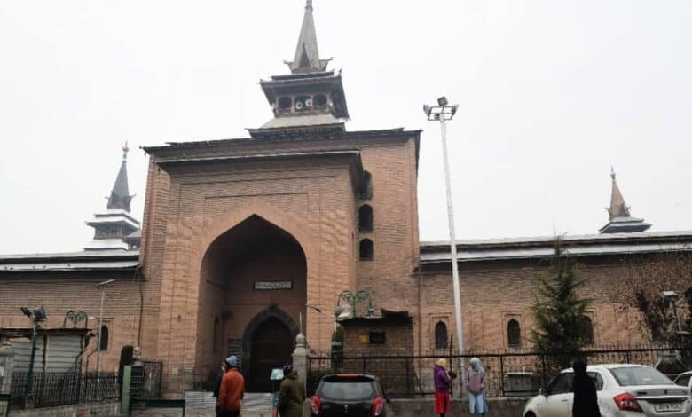 Friday prayers allowed in Srinagar's grand mosque after 30 weeks