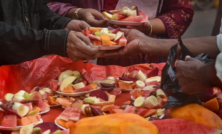 Hyderabad bustles as more vendors dot roads ahead of Ramzan