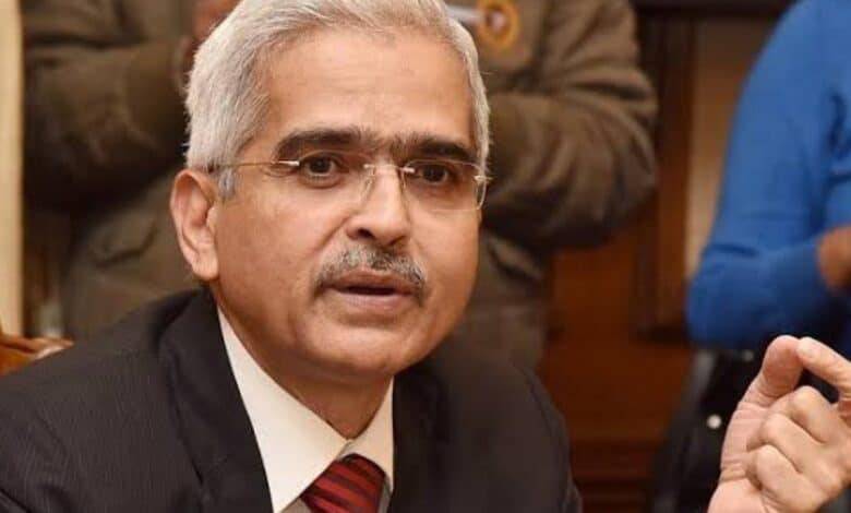 RBI keeps interest rate unchanged, cuts GDP growth forecast