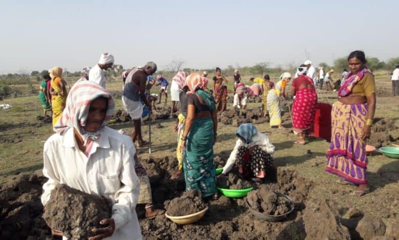 Aadhaar shouldn’t be mandatory for MGNREGA payment: Parliamentary Panel