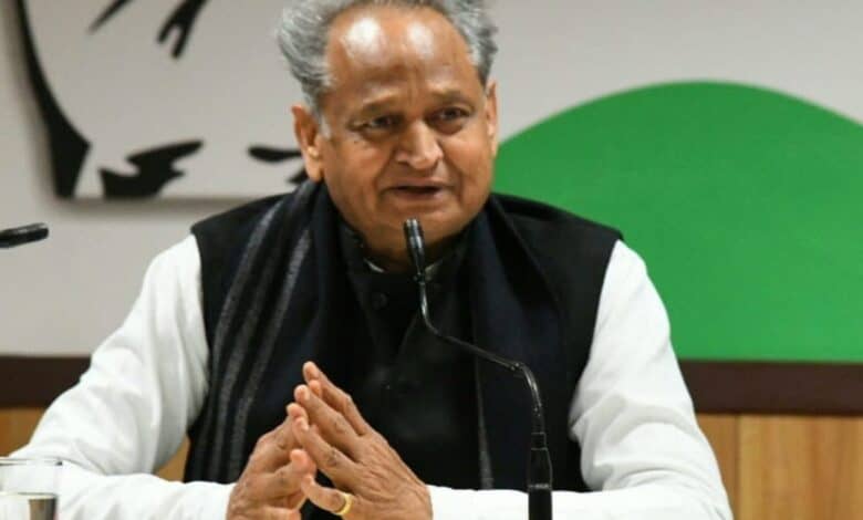 Gehlot MLAs oppose Pilot as CM, reach Speaker's residence to submit resignations