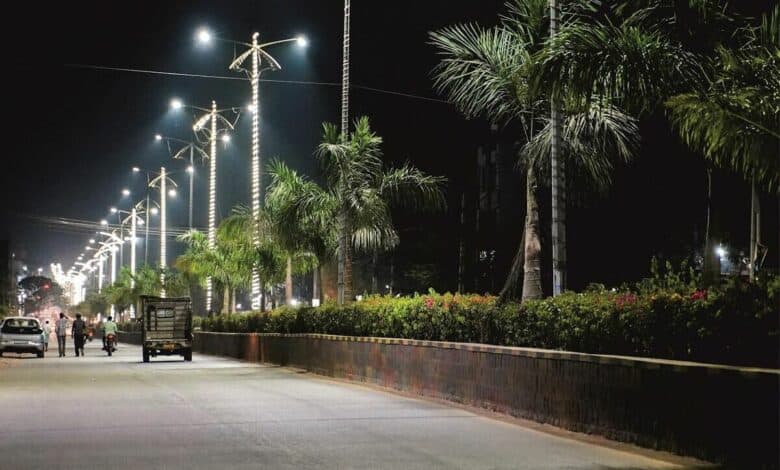 Speed up HAM road works: Telangana roads minister Komatireddy