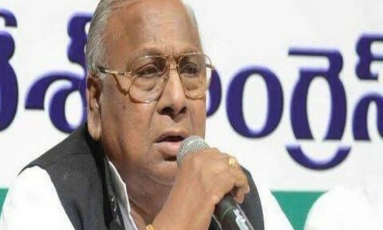Congress must strengthen its house to fight new parties: Hanumanth Rao