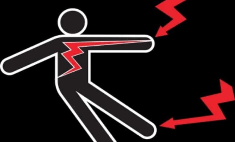 Minor electrocuted in Hyderabad while removing kite from wire