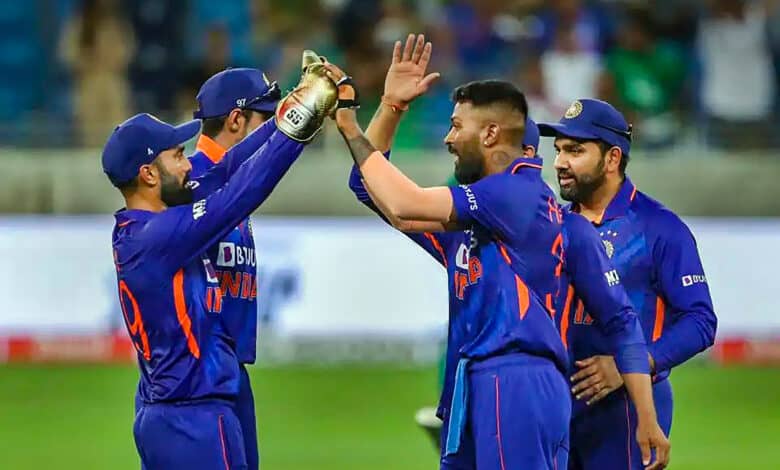 Asia Cup: Kohli, Rahul tons, Kuldeep’s 5-25 sets up India’s massive 228-run win over Pakistan