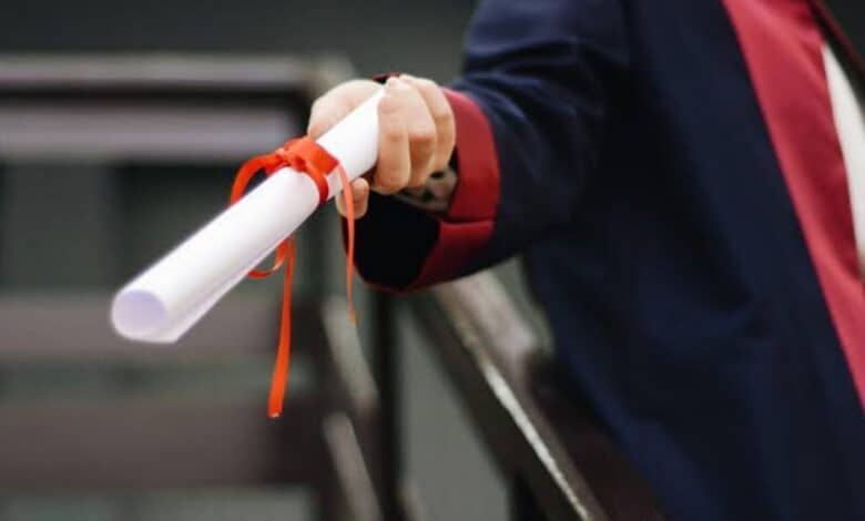 Kuwait: Employees with fake degrees will be forced to return salaries