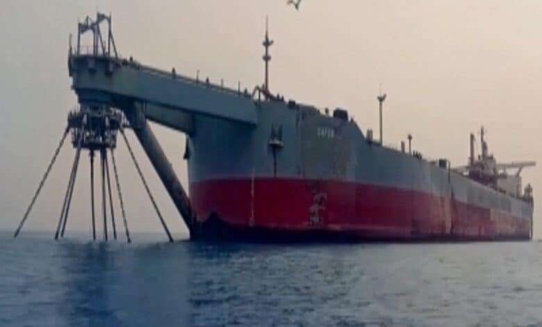 Yemen: Decaying oil tanker rescue operation nearing completion