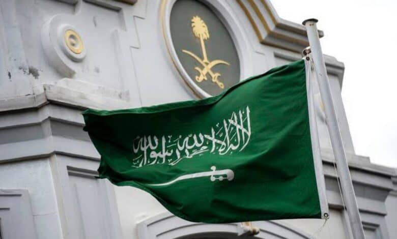 Foreign trucks need e-documents to enter Saudi Arabia from April
