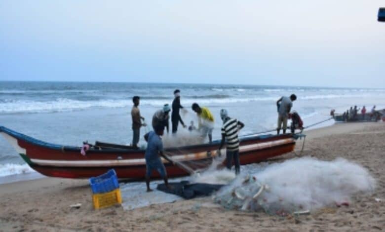 Sri Lankan Navy arrests four TN fishermen