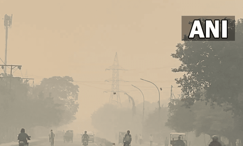 Air pollution level increases in Delhi, eight stations in red zone