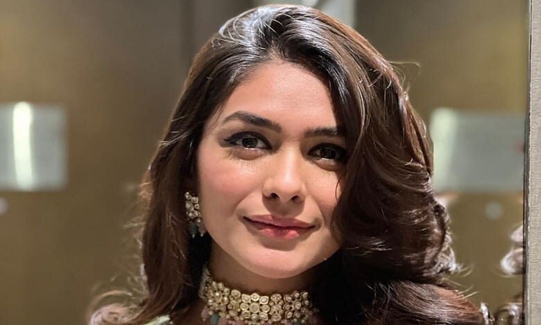 Mrunal is happy to see 'quintessential love stories' coming back on big screen