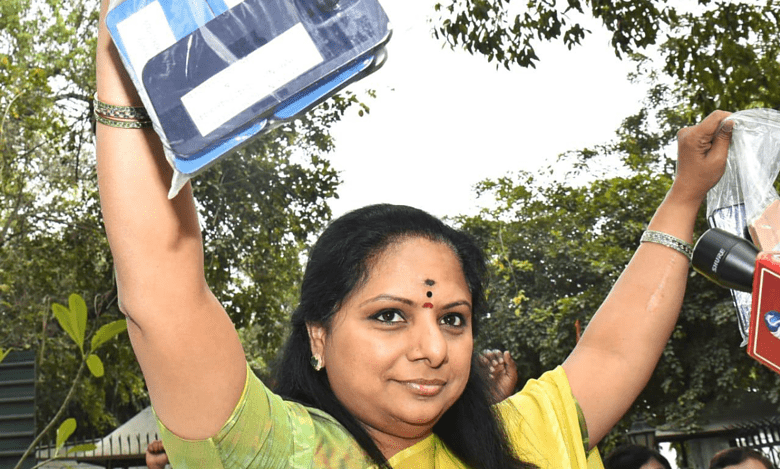 Hyderabad: Kavitha submits her mobile phones to ED