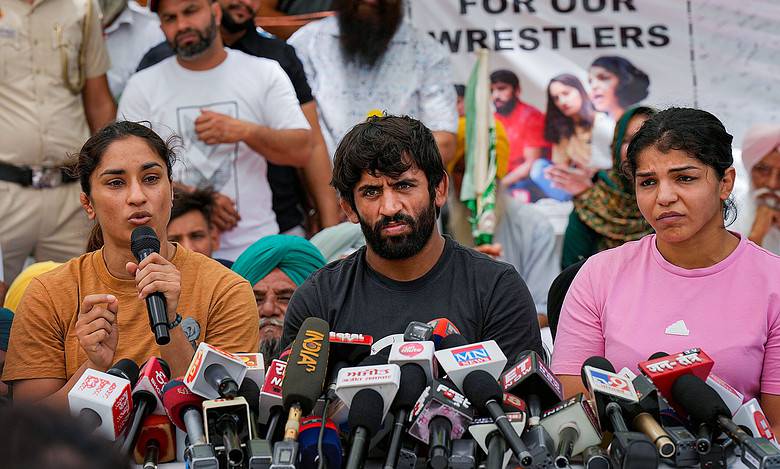 WFI suspension lift: Sakshi, Bajrang threaten fresh protest