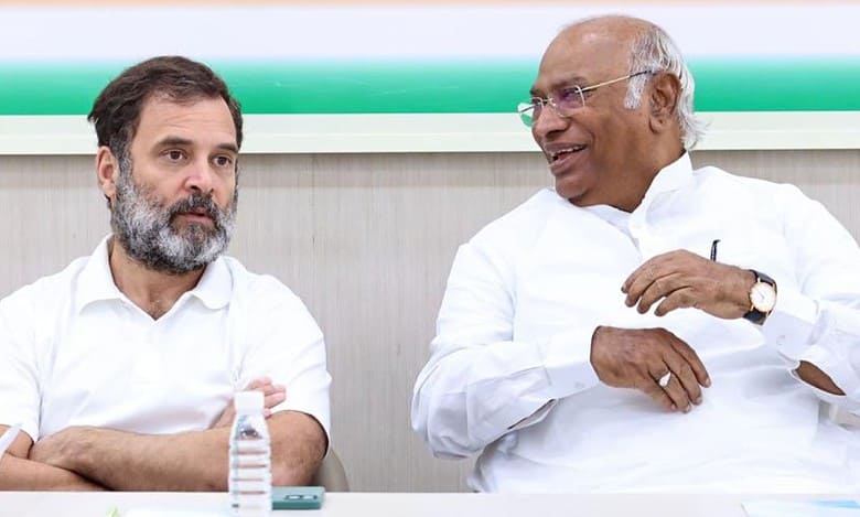 Congress party leader Rahul Gandhi and Malikarjun Kharge