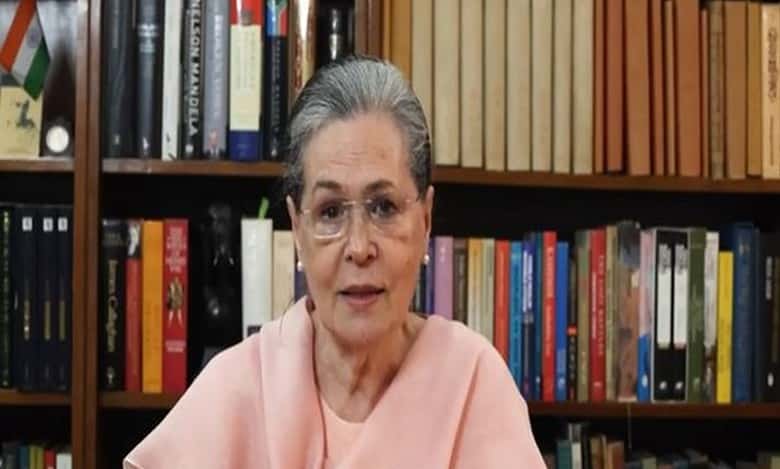 Sonia Gandhi hails Men in Blue on eve of cricket World Cup final