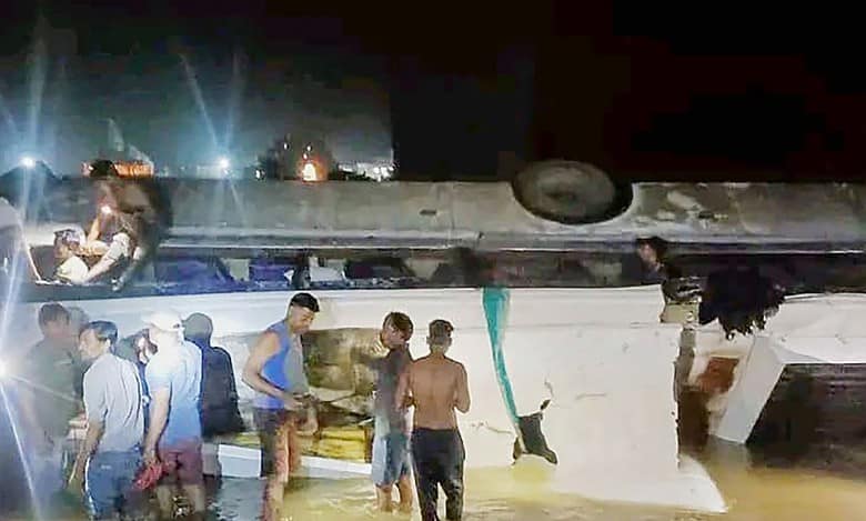 3 killed, 24 injured as bus falls into river in Jharkhand