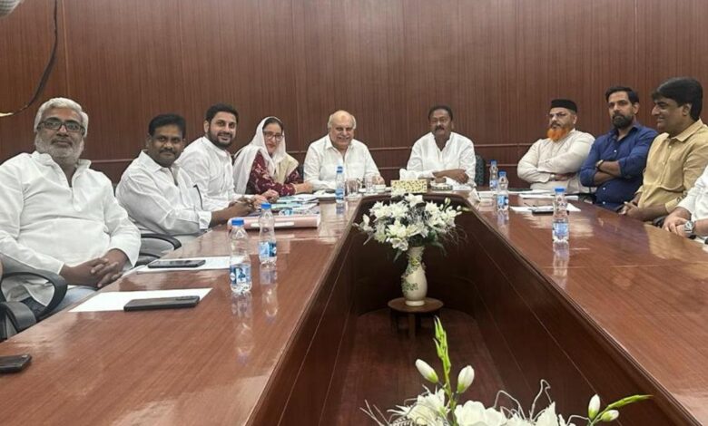 Telangana: Cong vows to address concerns of minorities in its declaration