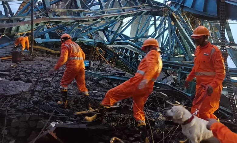 Crane collapses on Samruddhi Expressway