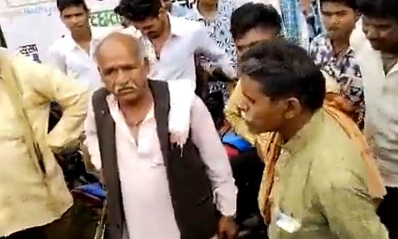 MP: Dalit sarpanch says was not invited to hoist flag at school; probe on