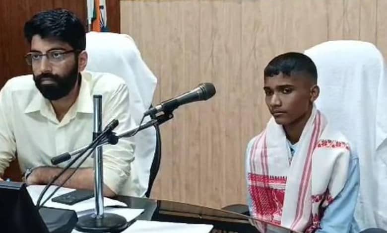 Assam: Student from tea garden is District Commissioner for a day