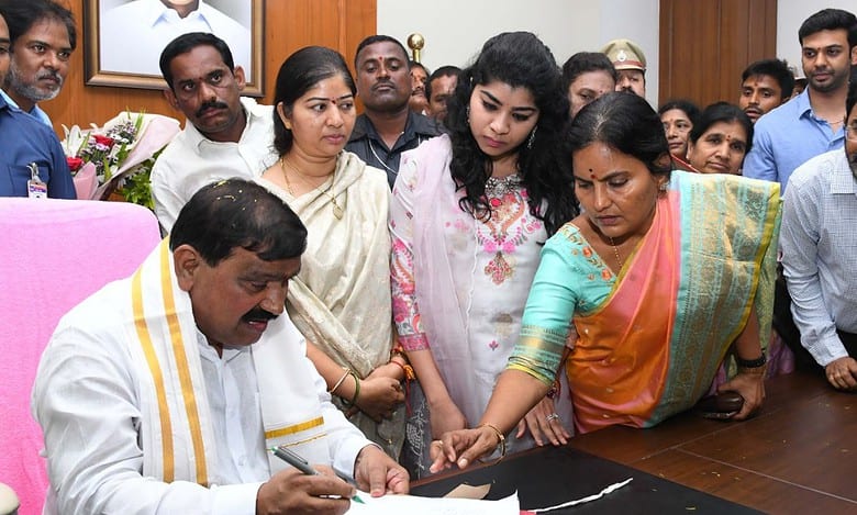 Telangana: Patnam Mahender Reddy takes charge as minister for I&PR