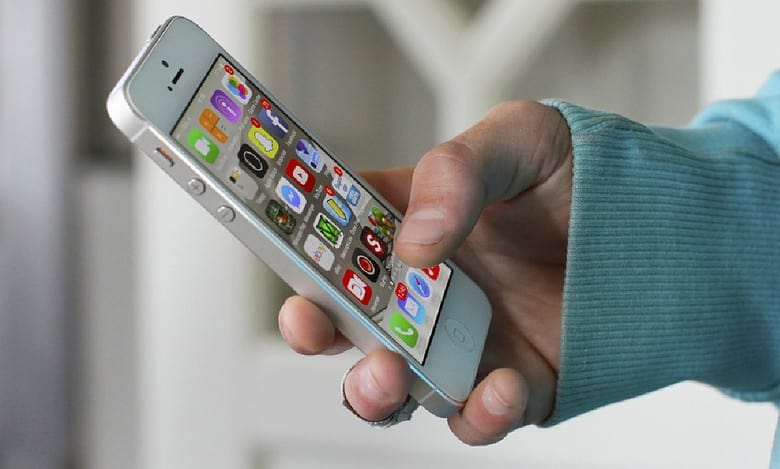 Rural demand, festive push drive India smartphone market growth in July-Sep