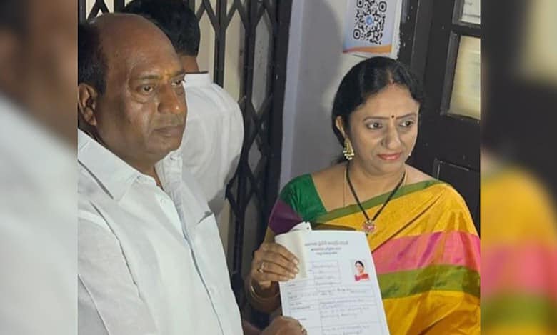 KCR's niece is Congress