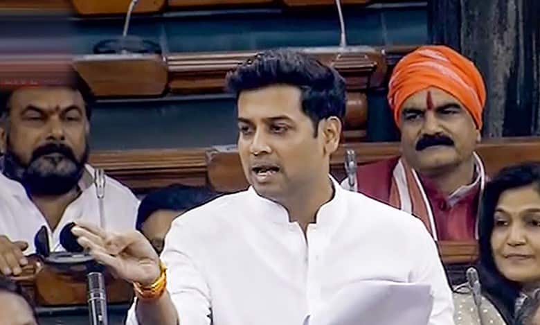 Sparks fly in Lok Sabha over political upheaval in Maharashtra