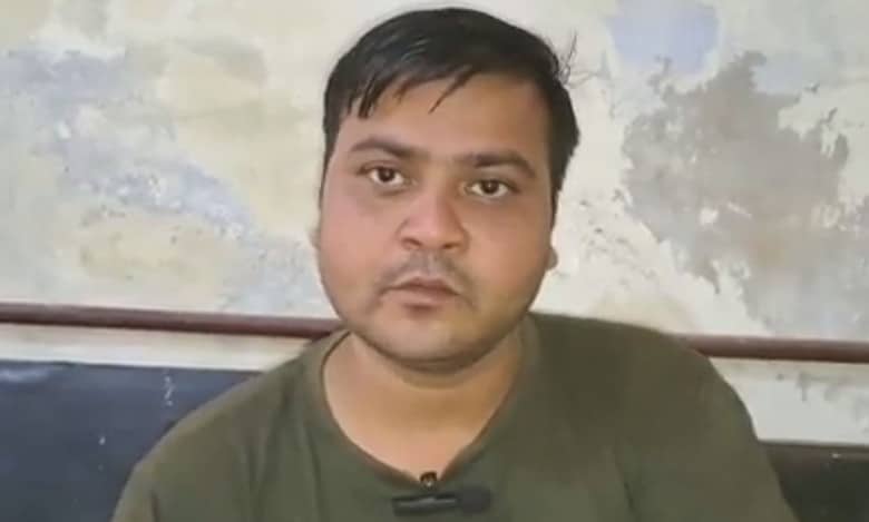 UPSRTC conductor suspended for stopping bus for namaz ends life