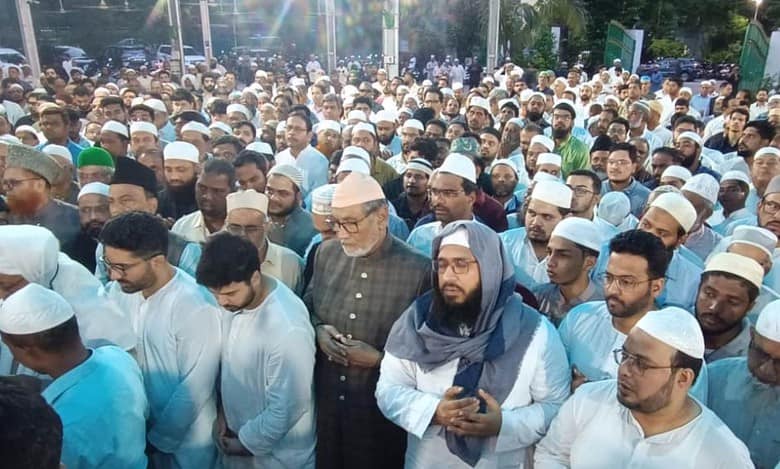 Hundreds of mourners attend funeral of Zaheeruddin Ali Khan