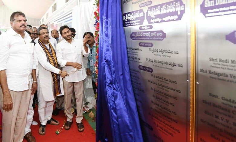 AP CM, Union Edu min lay foundation stone for Rs 830cr Central Tribal Univ