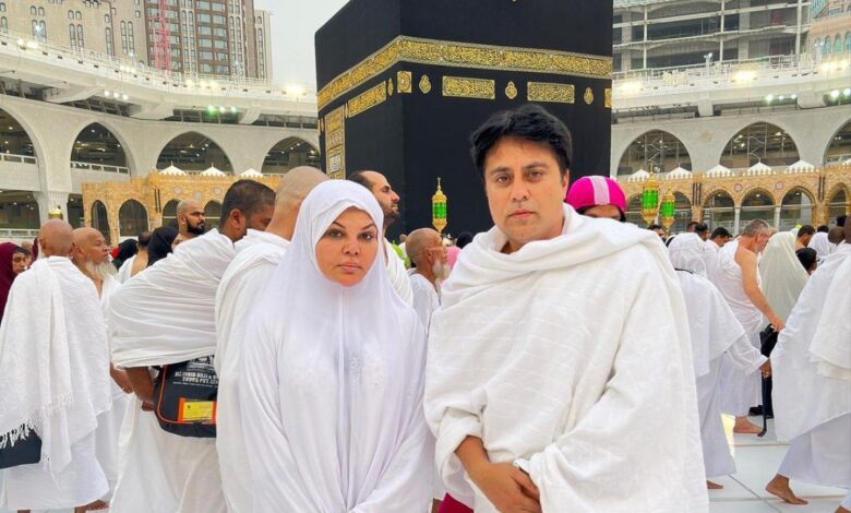 Rakhi Sawant performs her Umrah, see her 1st pic from Makkah