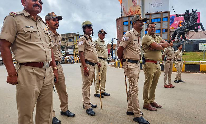 Bengaluru: Pro-Kannada activists stage protest, demand release of activists