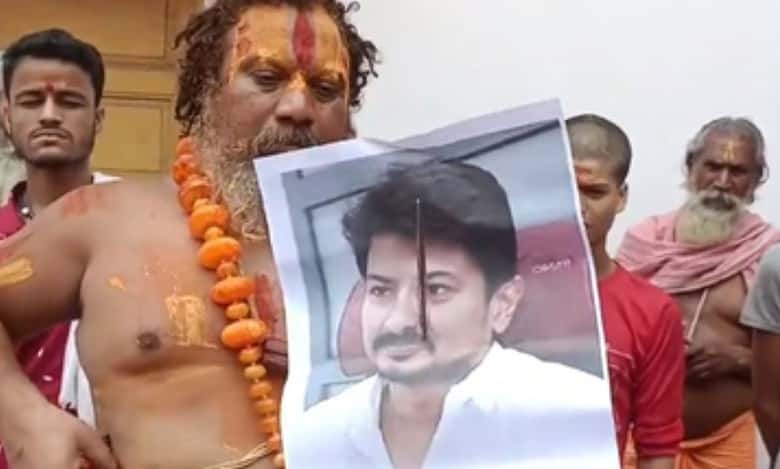 Acharya of Ayodhya conducted a symbolic ‘beheading’ of Udhayanidhi Stalin