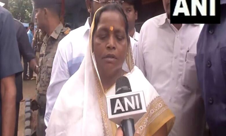 JMM candidate Bebi Devi leading in Dumri bypoll in Jharkhand