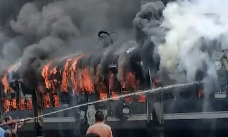 Gujarat: Fire erupts in Dahod-Anand train coach