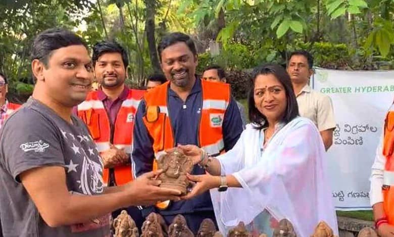 Hyderabad: Clay Ganesh idols distributed by GHMC at Vengalrao Park