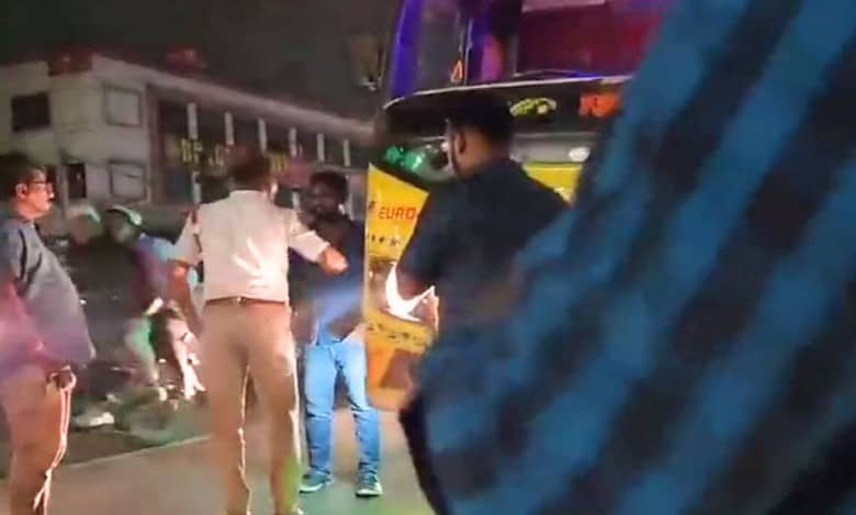 Hyderabad traffic cop ‘kicks, slaps’ private bus driver in Jeedimetla