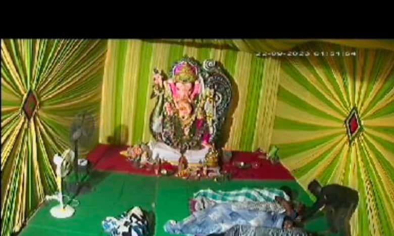 Watch: Man steals mobile from people sleeping inside Ganesh pandal