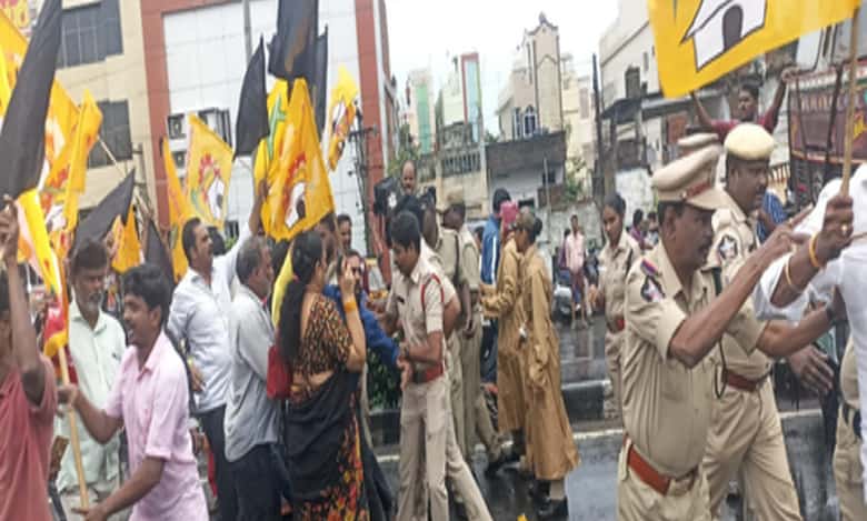 TDP’s Andhra bandh continues amid tension, arrests