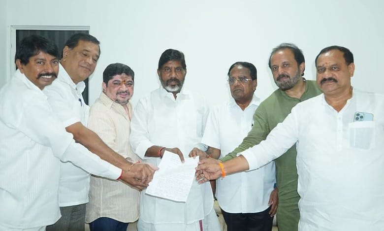 Telangana: BC leaders in Congress meet to discuss seat allocation