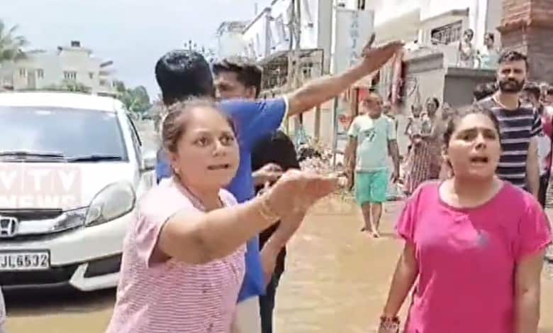 Gujarat: BJP minister heckled in flood-affected Bharuch town