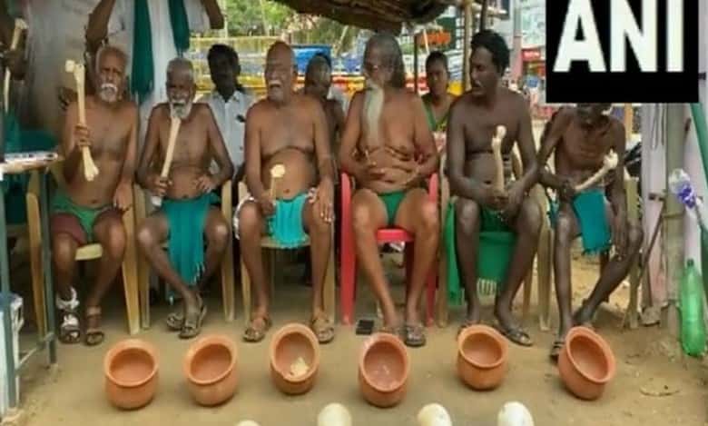Tamil Nadu: Farmers protest with human skeletons over Cauvery water dispute