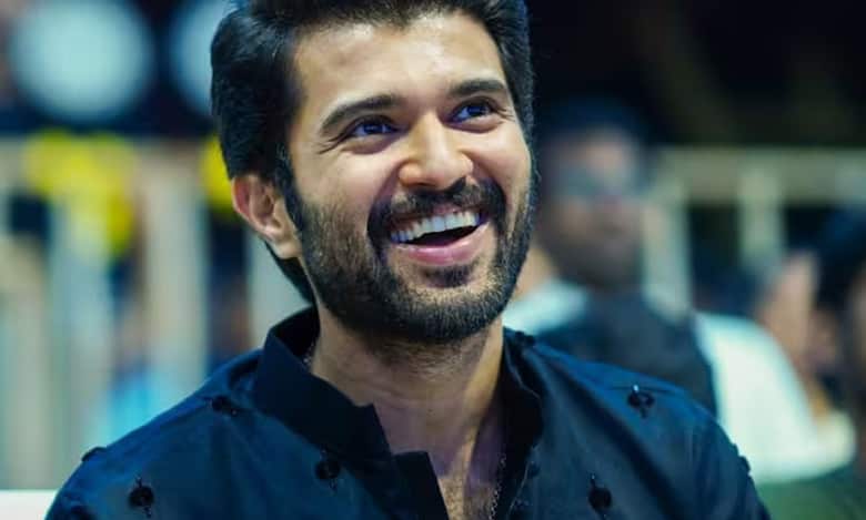 Vijay Deverakonda to gift Rs 1L cheques to 100 families
