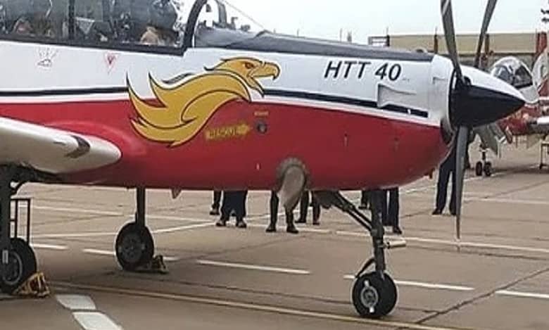 Dy-IAF Chief flies HTT-40, the aircraft based on armed forces requirement