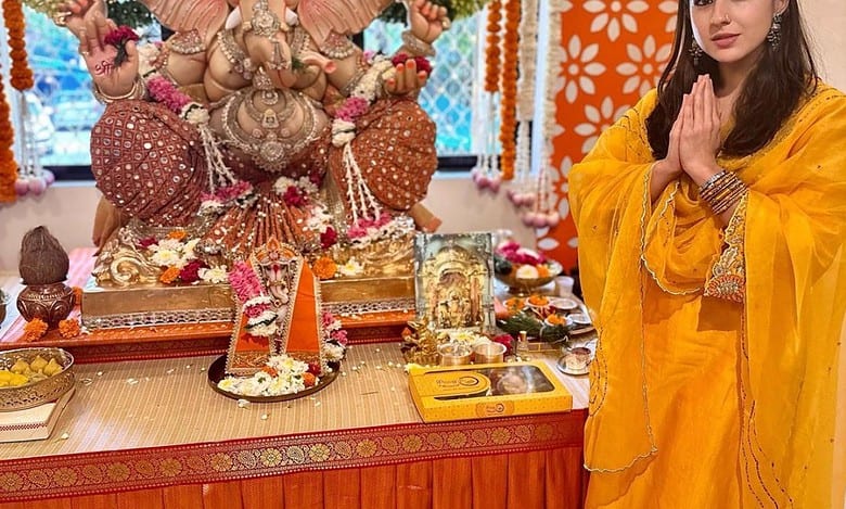 'Kabhi Namaz bhi pad lo': Netizens on Sara Ali Khan's Ganesh Chaturthi's post