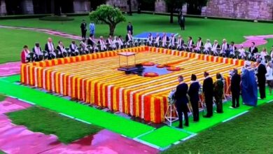 world leaders on Sunday paid tributes to #MahatmaGandhi at #Rajghat amid drizzle.