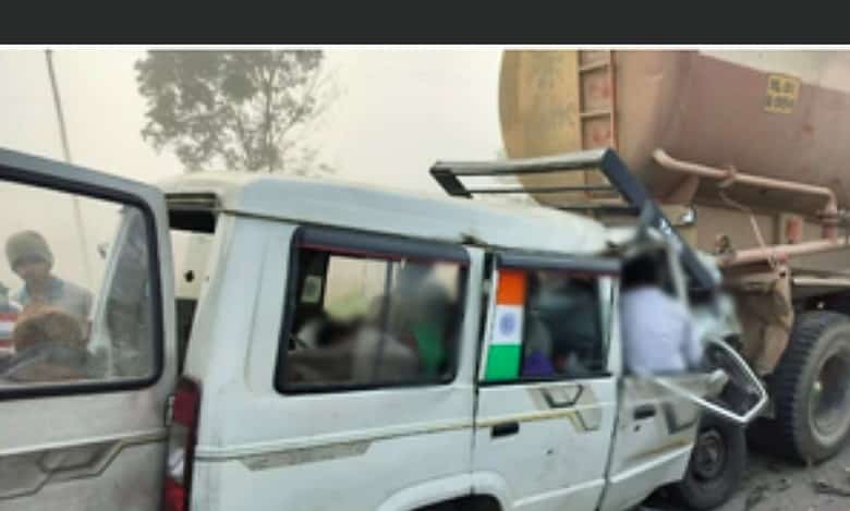 12 from Andhra Pradesh killed in road accident in Karnataka, 2 critical
